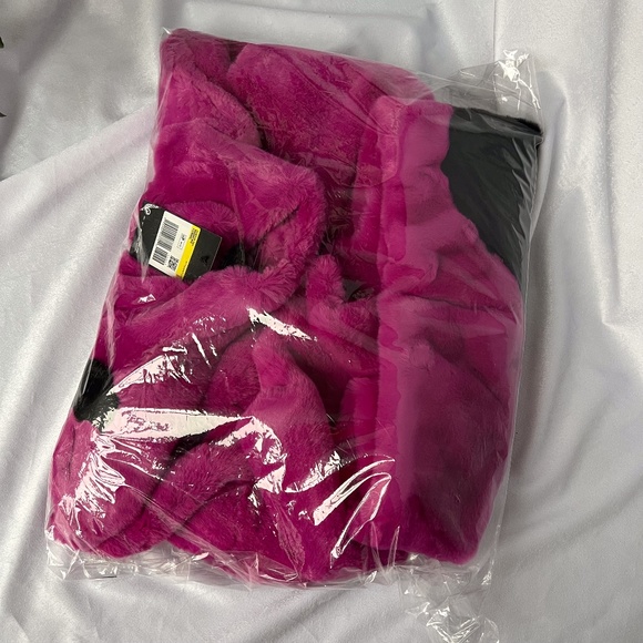 Nike Faux Fur Jacket in Cactus Flower - Picture 8 of 9